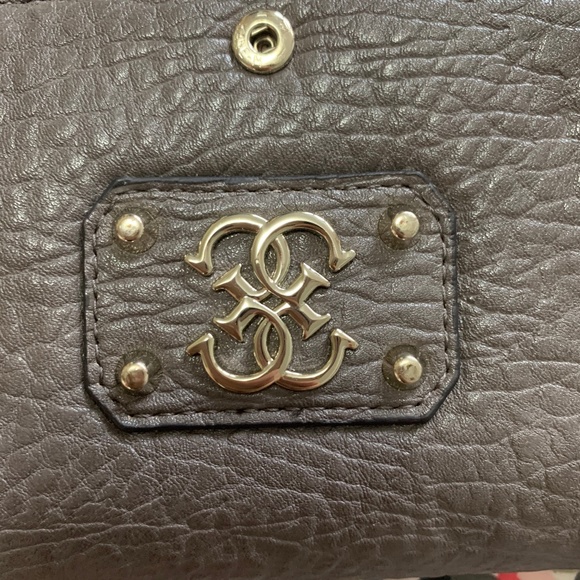 Guess clutch/wallet NEVER USED - Picture 3 of 5
